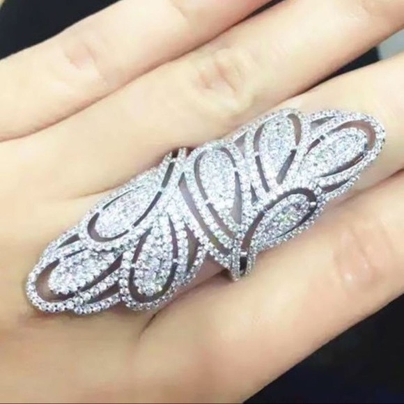 🌹SALE 🌹 Sz 7 Silver Rhinestone Statement Ring - Picture 2 of 2